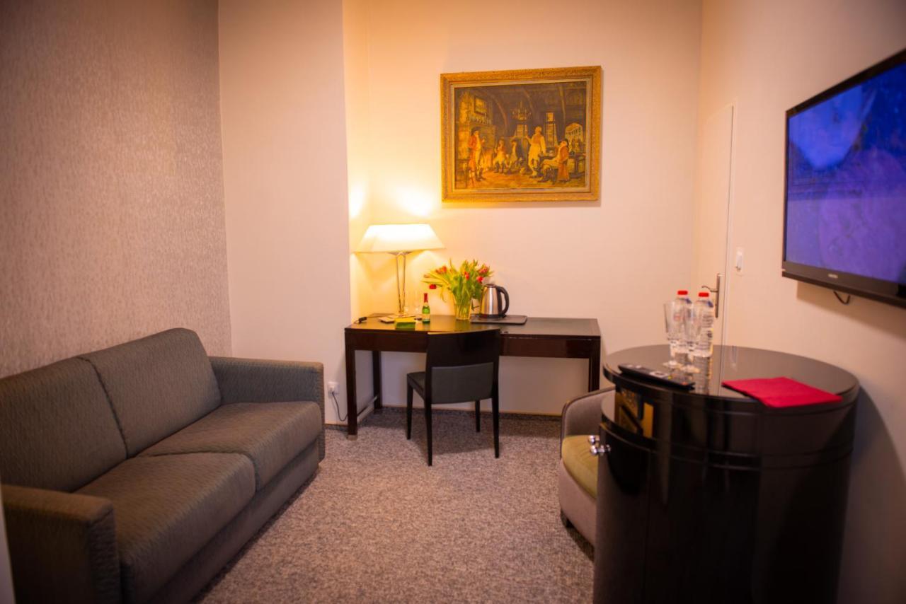 Deluxe Suite,996549661:JPEG